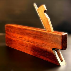 Rabot ancien, type guillaume, lame à l'avant, restauré et affûté.