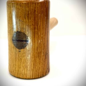 Maillet en chêne de 300 ans (issu d'une ancienne charpente), manche en orme rose, bois tourné.