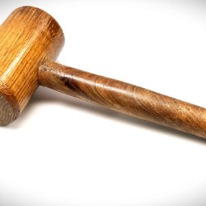 Maillet en chêne de 300 ans (issu d'une ancienne charpente), manche en noyer noir, bois tourné.