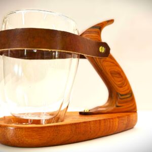 Tasse "Rabot" en Cocobolo, Padouk, lanière en cuir, & verre isotherme 400 ml.