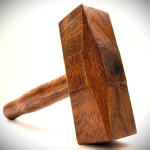 Maillet teinte chêne foncé en chêne "Moljnir".