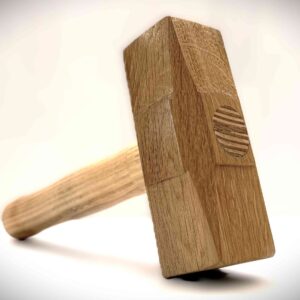 Maillet en chêne naturel, manche en mélèze "Moljnir".