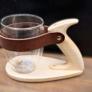 Tasse "Rabot" en Erable, lanière en cuir, & verre isotherme 400 ml.